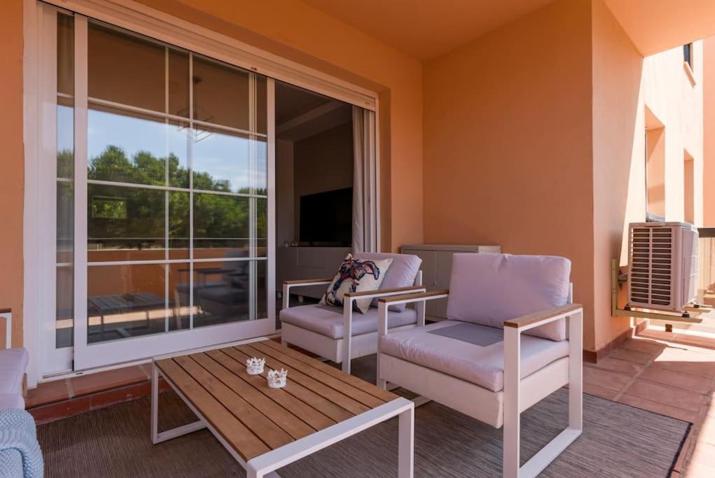 Apartment Charming 3br 3 Min. Away From The *