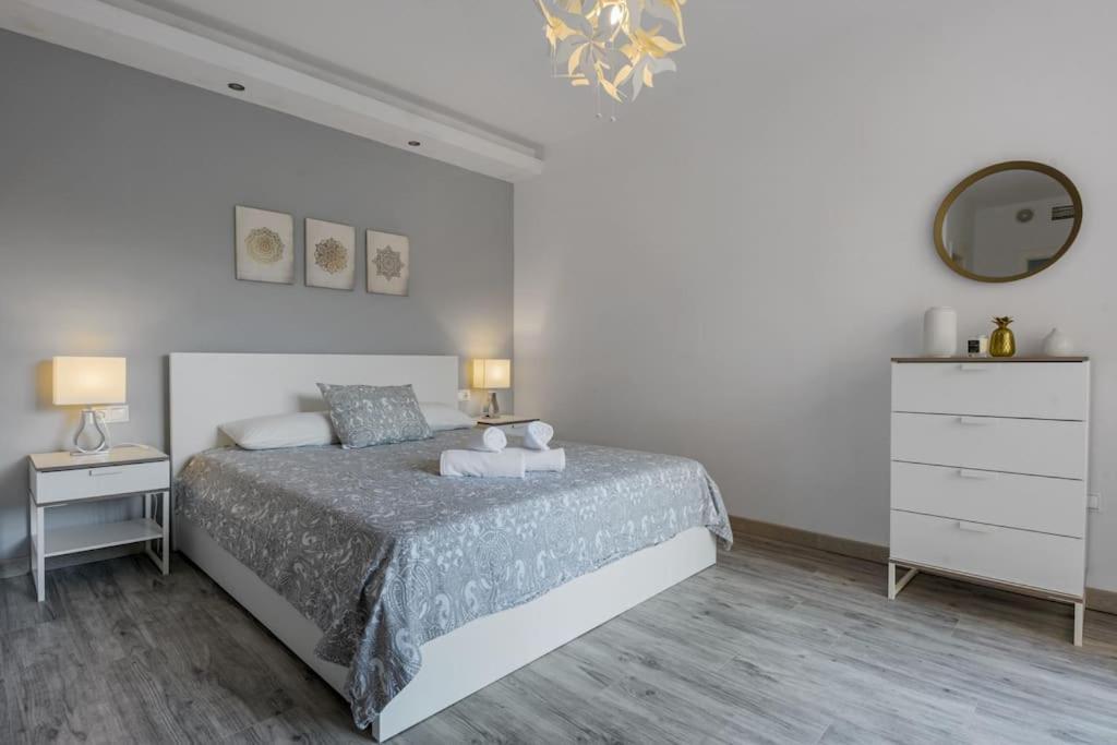 Charming 3br 3 Min. Away From The Apartment