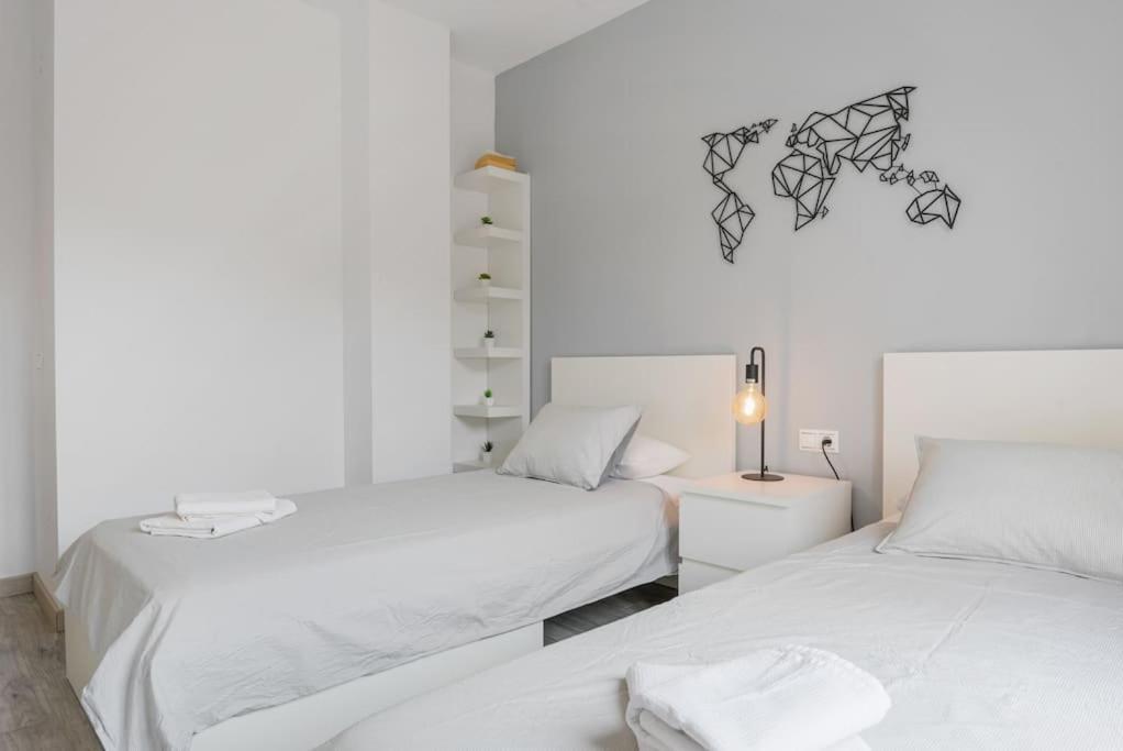 Apartment Charming 3br 3 Min. Away From The *